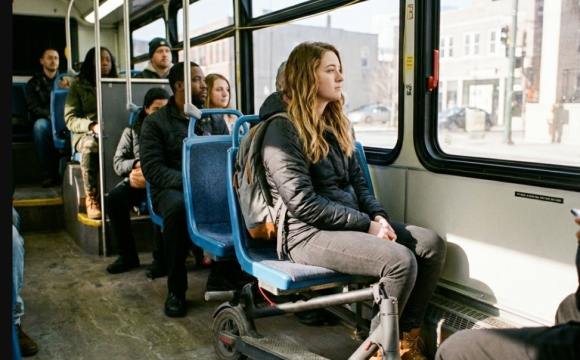 קורקינט חשמלי מתקפל: הפתרון האולטימטיבי לשילוב עם רכבת ואוטובוס